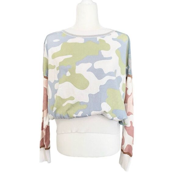Central Park West Multicolor Camo Print Sweater Size Large - Picture 1 of 6